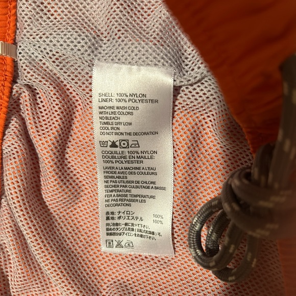 TOMMY BAHAMA Swimsuit trunks. LARGE - Picture 5 of 9